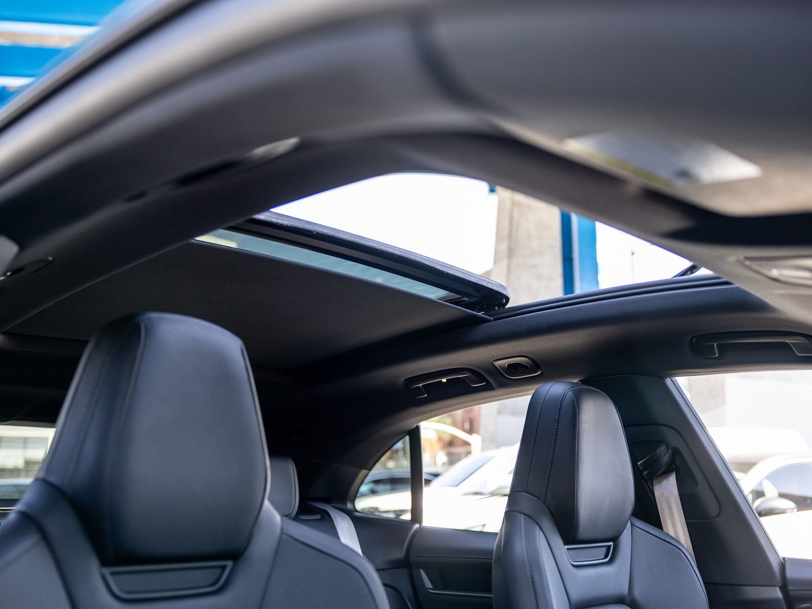 Certified 2025 Porsche Macan Electric RWD image 52