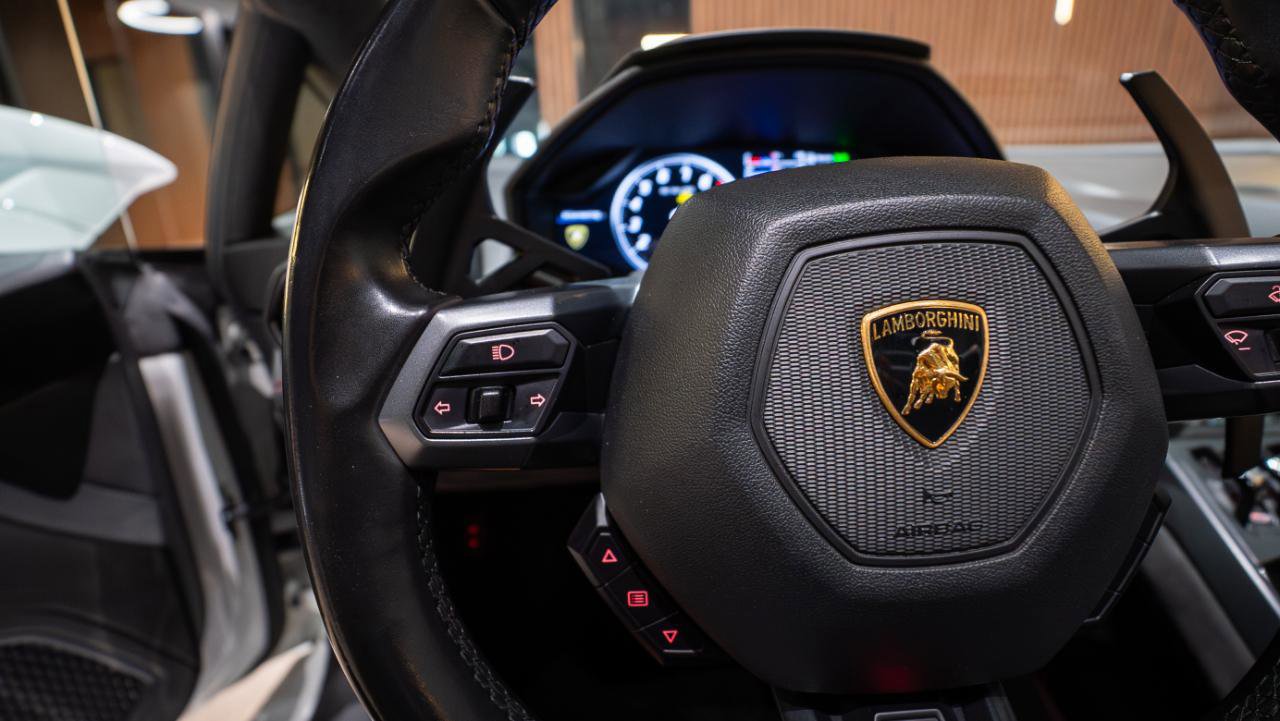 Used 2017 Lamborghini Huracan LP 580-2 RWD image 15