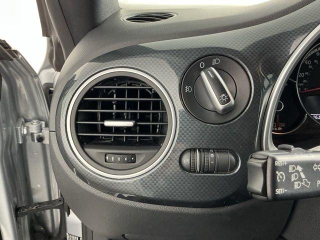 Used 2013 Volkswagen Beetle 2.0T image 28