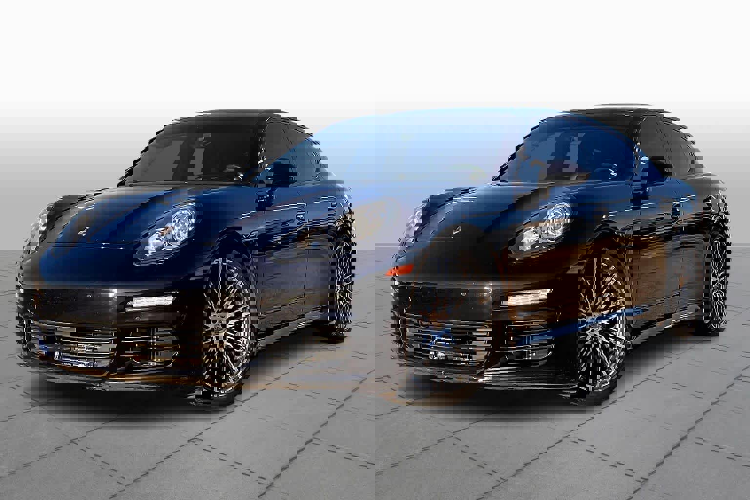 Used 2016 Porsche Panamera S image 3