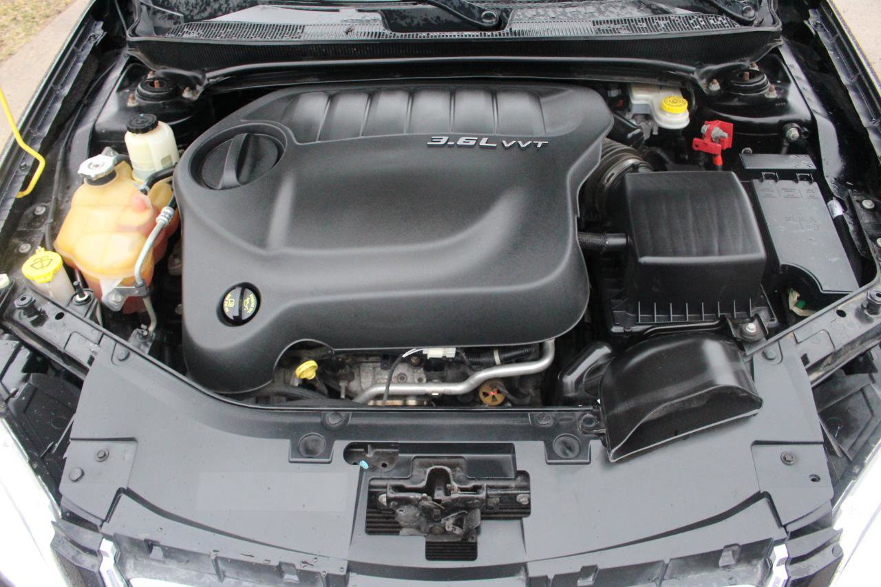 Used 2013 Chrysler 200 Limited FWD image 41