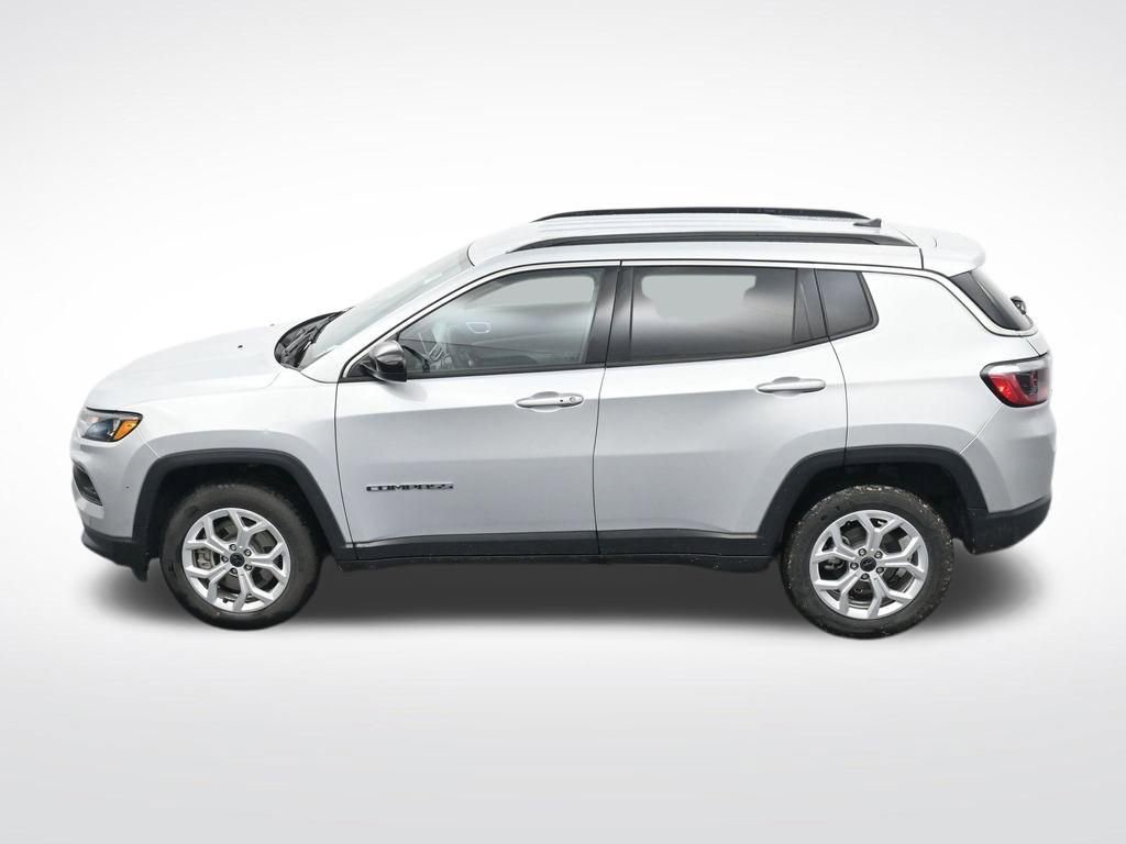 Used 2025 Jeep Compass Latitude image 28