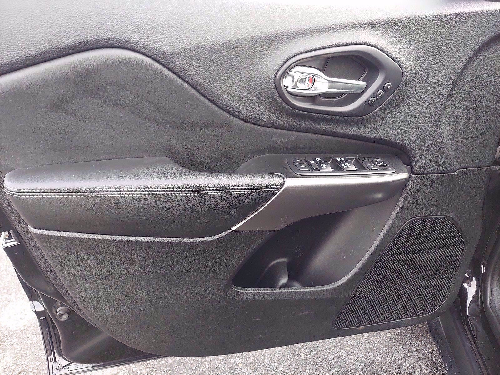 Certified 2019 Jeep Cherokee Limited image 13