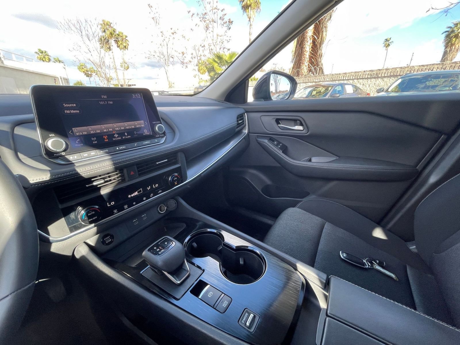 Used 2025 Nissan Rogue SV FWD image 38