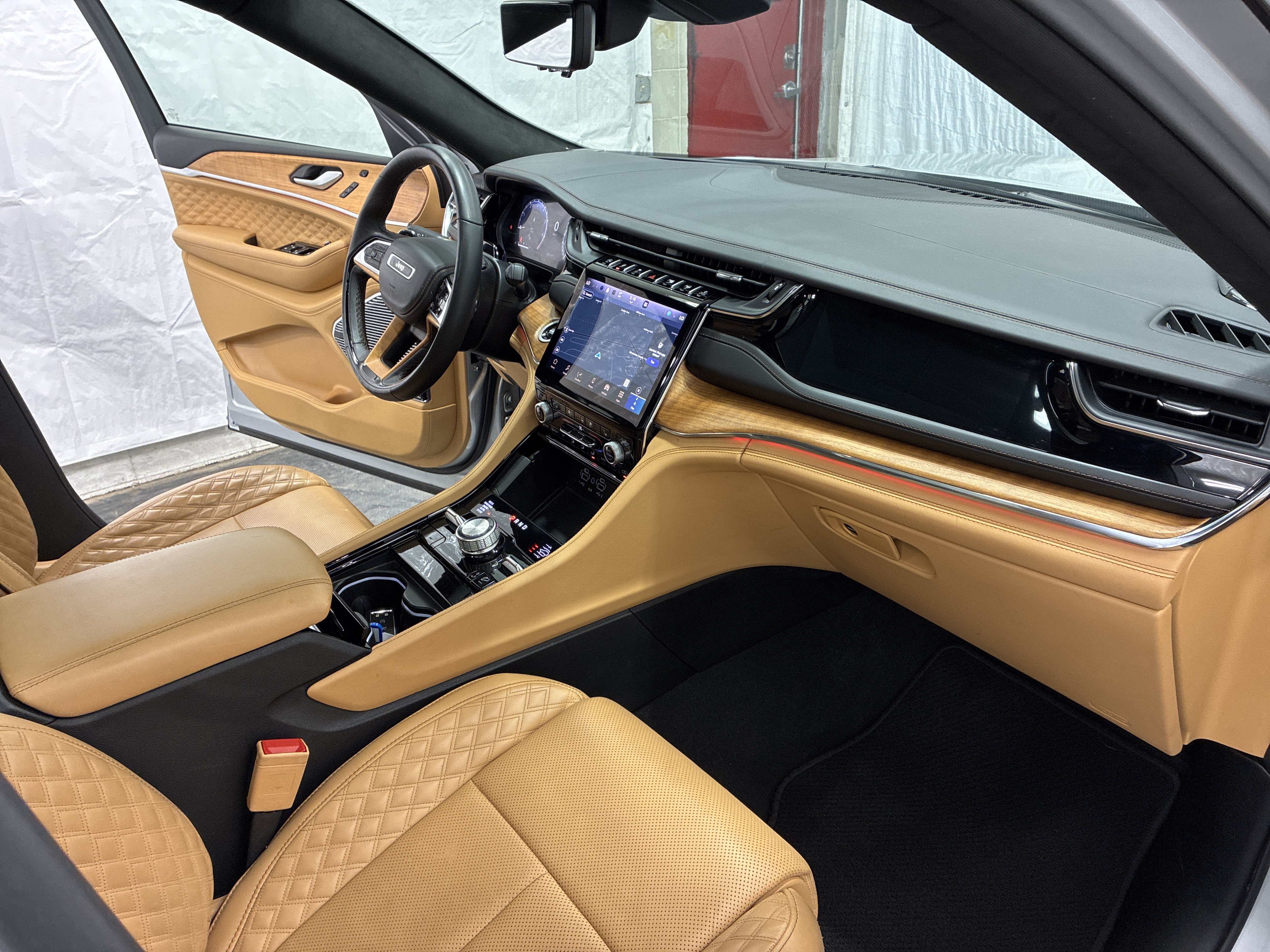 Certified 2025 Jeep Grand Cherokee L Summit AWD/4WD image 17