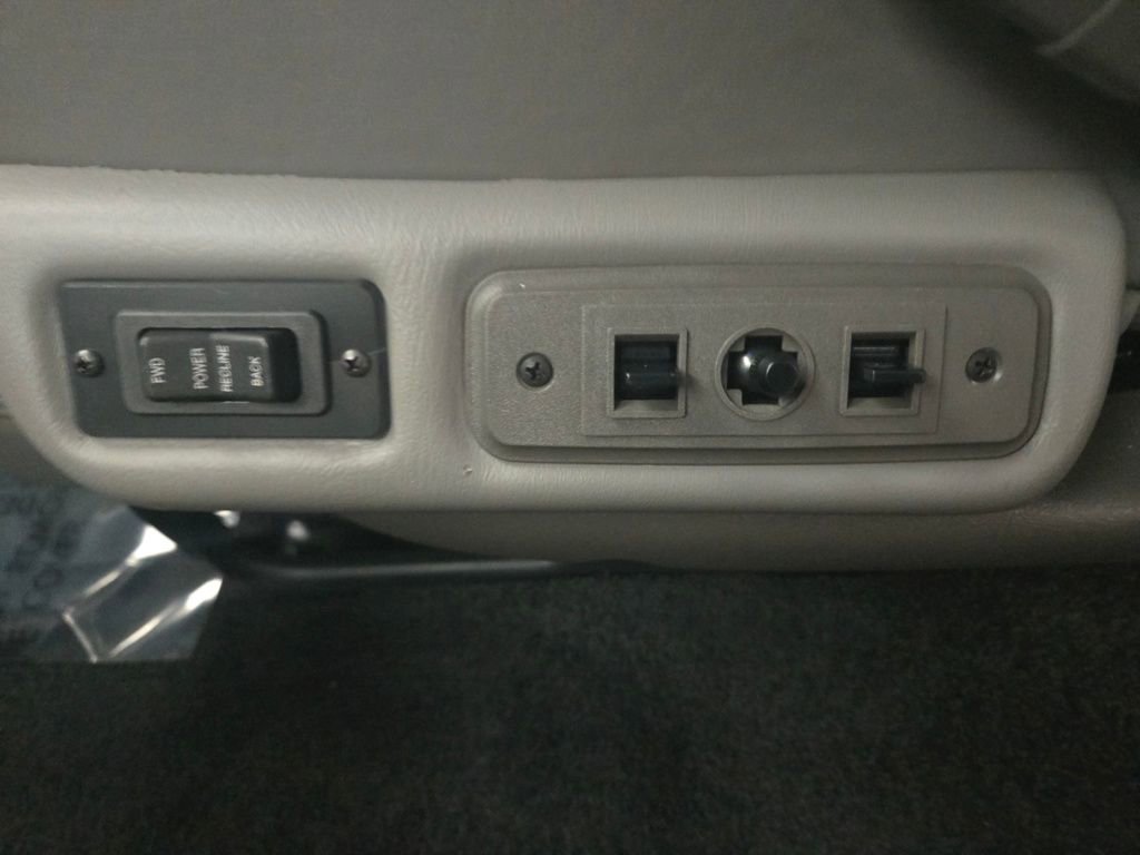 Used 2020 Chevrolet Express 2500 Extended w/ Enhanced Convenience Package image 24