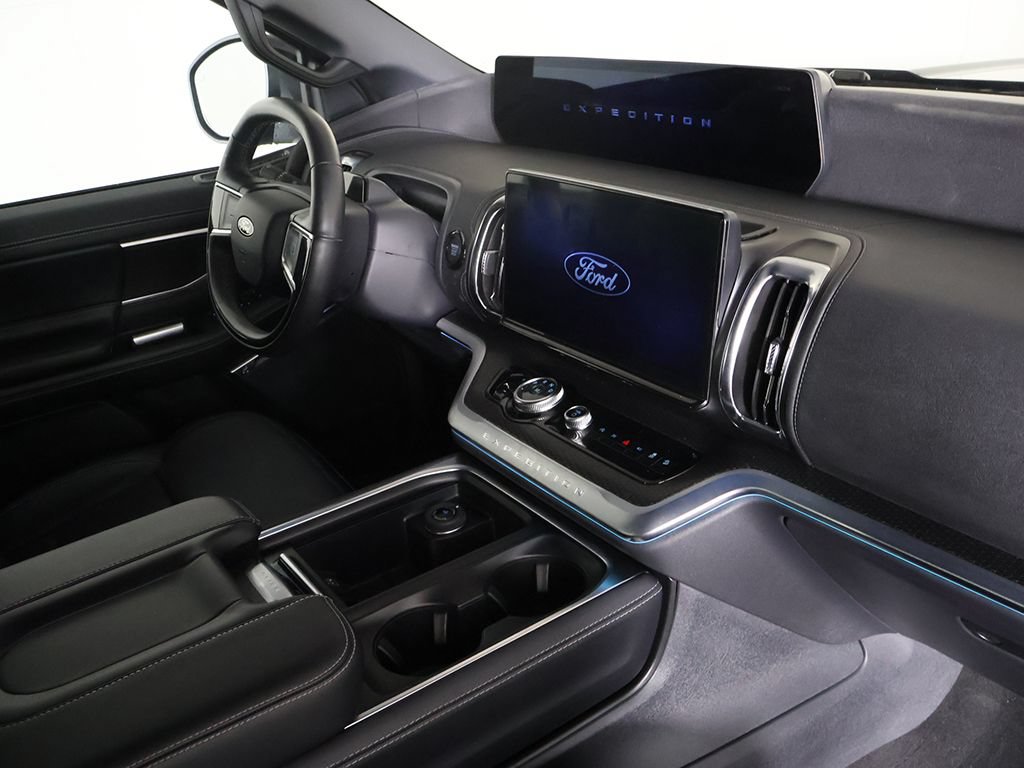 Used 2025 Ford Expedition Max Platinum w/ Stealth Performance Package AWD/4WD image 30