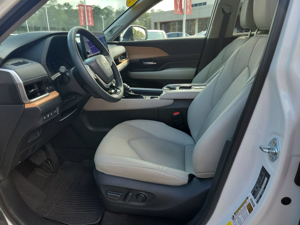 Used 2025 Toyota Grand Highlander AWD Hybrid image 15