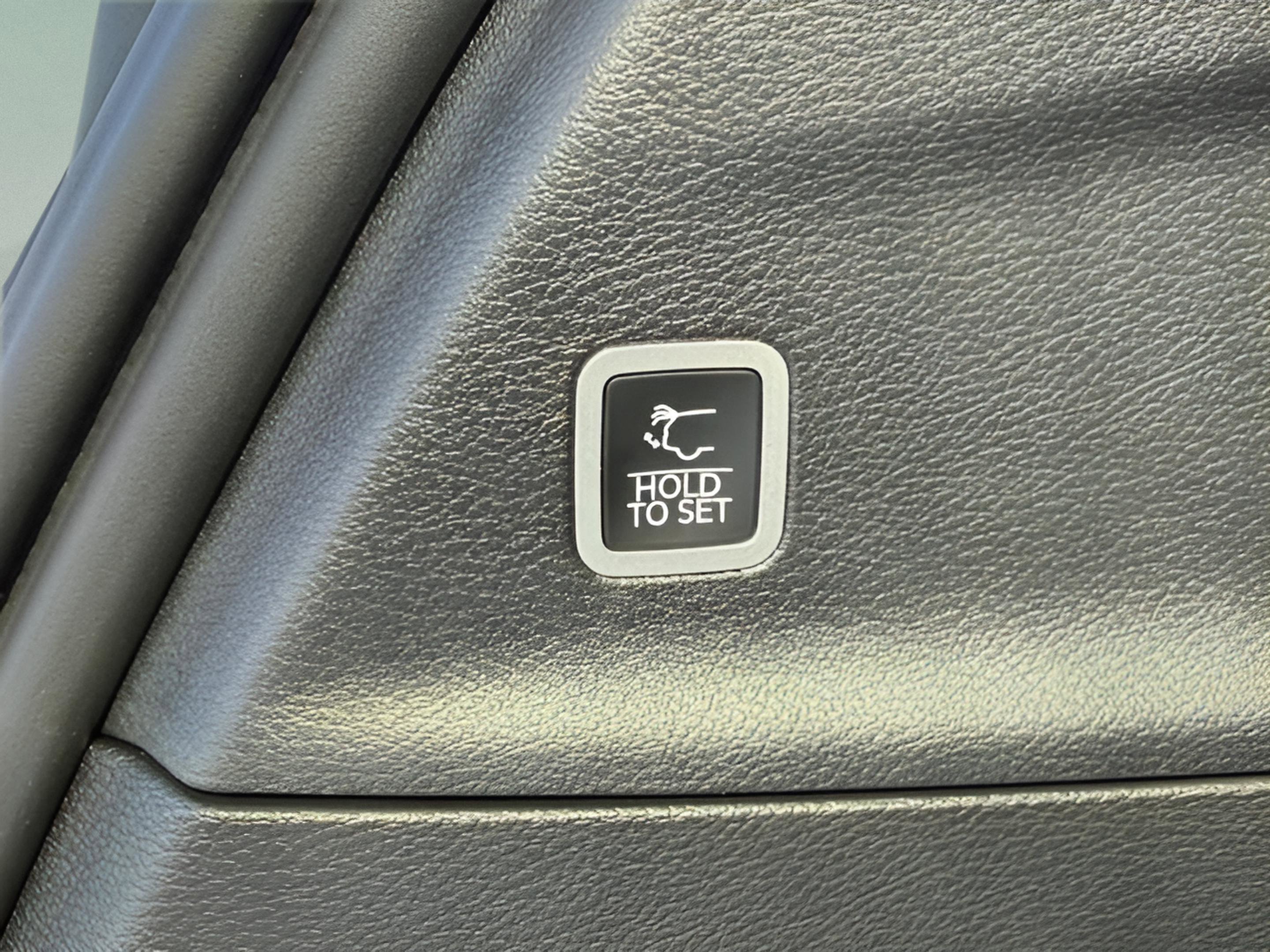 New 2027 Chrysler Pacifica Select AWD/4WD image 9