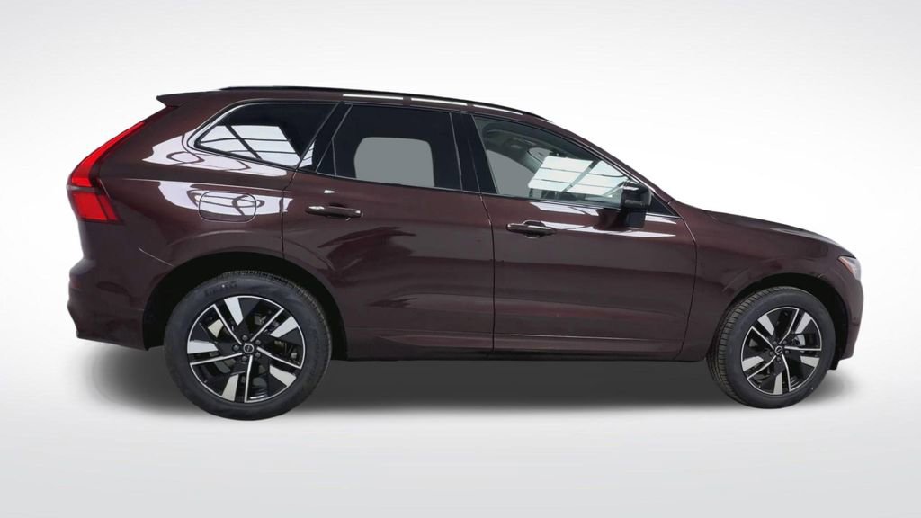 New 2026 Volvo XC60 B5 Plus w/ Climate Package image 9
