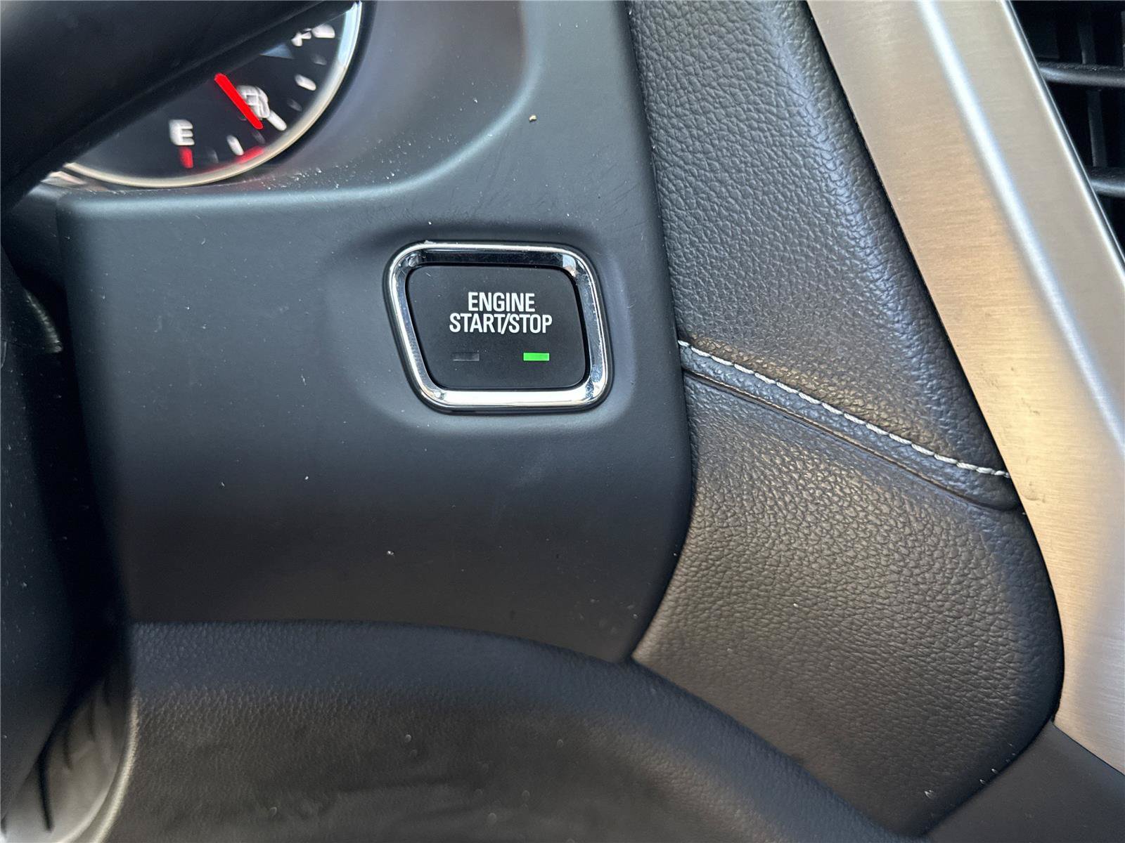 Used 2023 GMC Acadia Denali w/ Denali Ultimate Package AWD/4WD image 9