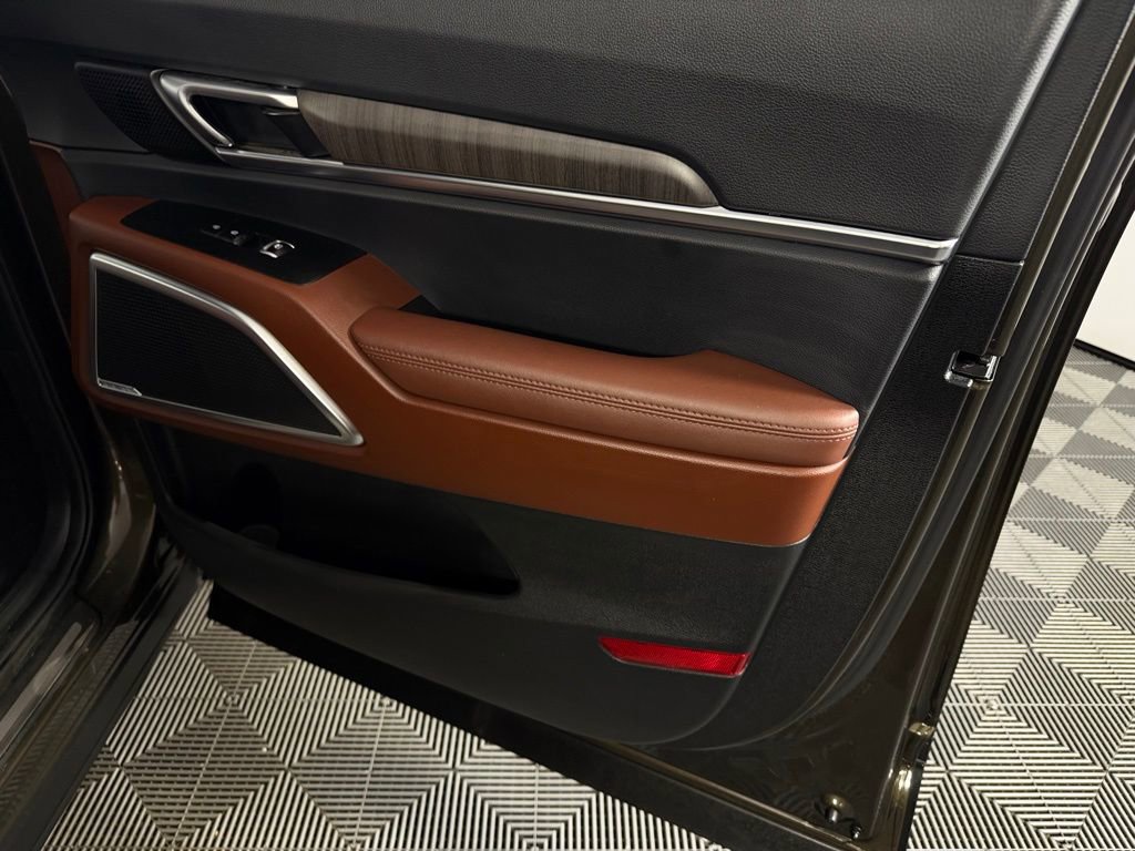 Used 2024 Kia Telluride SX Prestige w/ Towing Package image 33