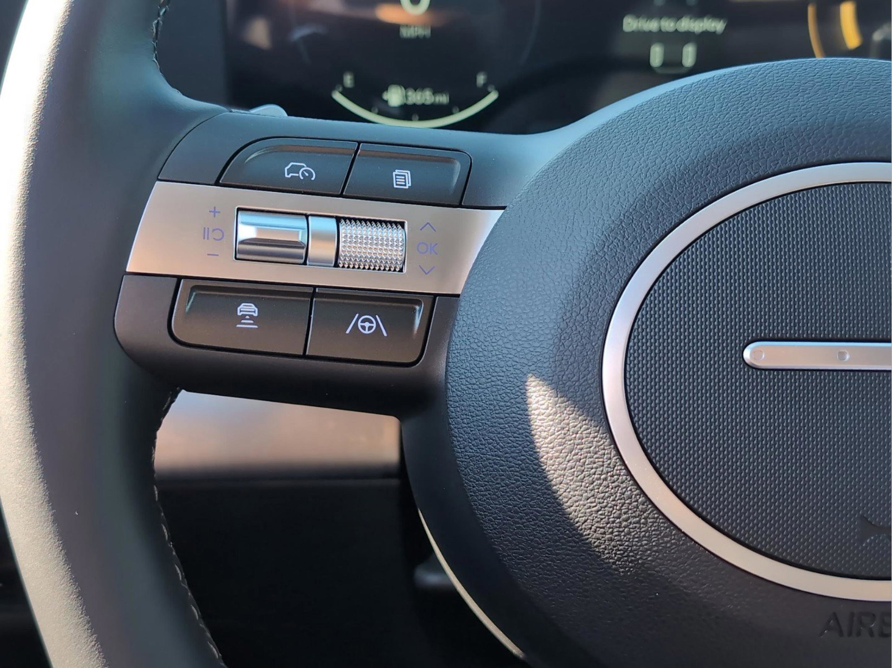 Used 2025 Hyundai Kona SEL image 32