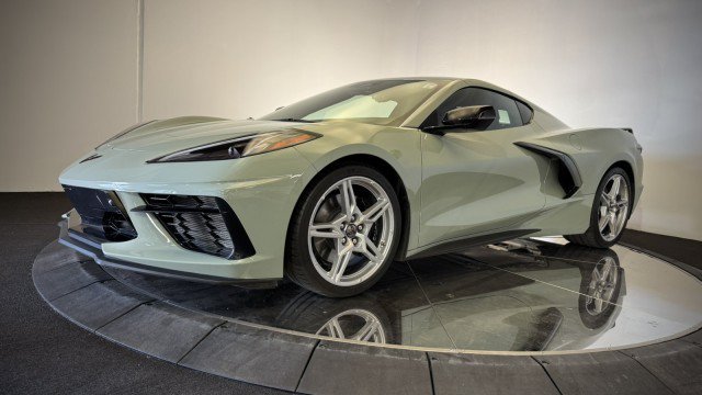 Used 2024 Chevrolet Corvette Stingray Premium Cpe w/ Z51 Performance Package RWD image 17