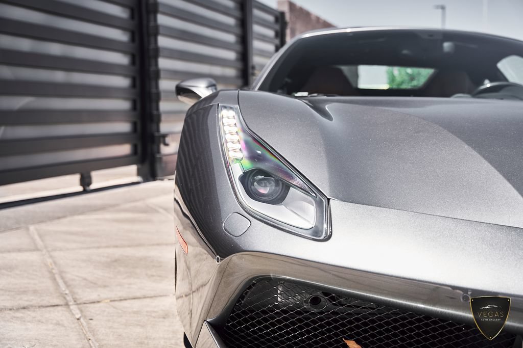 Used 2018 Ferrari 488 GTB RWD image 8