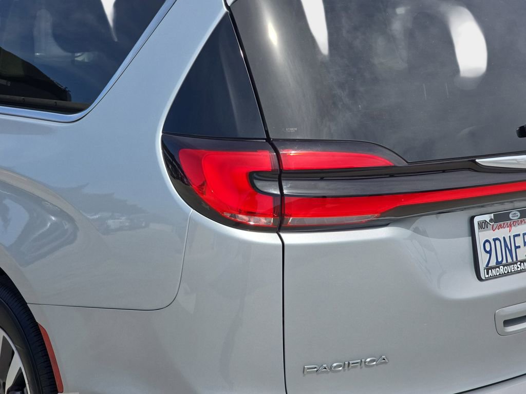 Used 2022 Chrysler Pacifica Limited FWD image 39