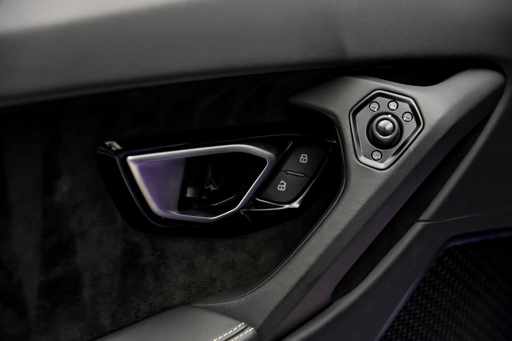 Used 2024 Lamborghini Huracan EVO AWD/4WD image 47
