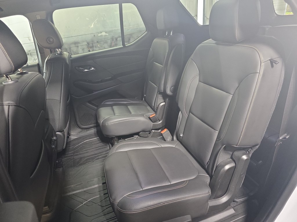 Used 2023 Chevrolet Traverse LT w/ LT Premium Package AWD/4WD image 19