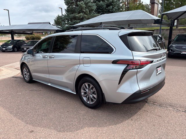 Used 2021 Toyota Sienna XLE FWD image 5
