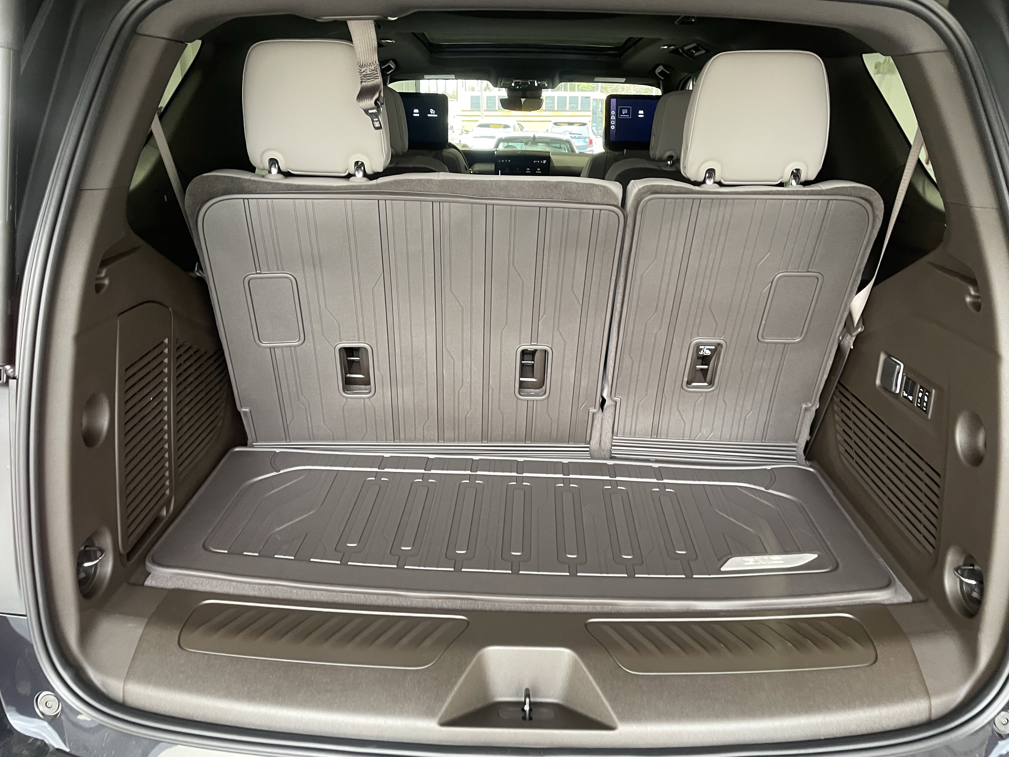 New 2026 GMC Yukon Elevation w/ Elevation Premium Package image 9