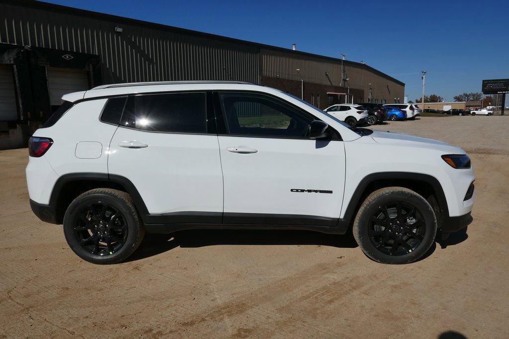New 2026 Jeep Compass Latitude image 4