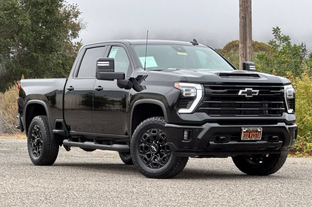 Used 2024 Chevrolet Silverado 2500 LTZ w/ LTZ Plus Package AWD/4WD image 2