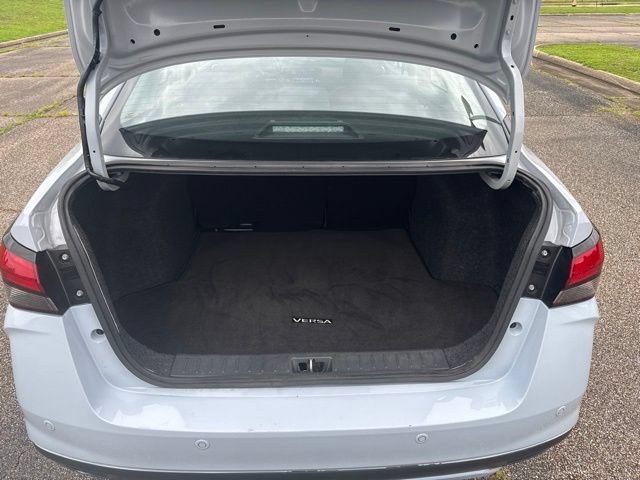 Used 2024 Nissan Versa SR FWD image 9