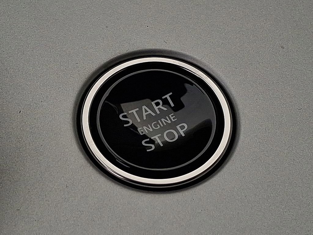 New 2026 Land Rover Range Rover SE image 12