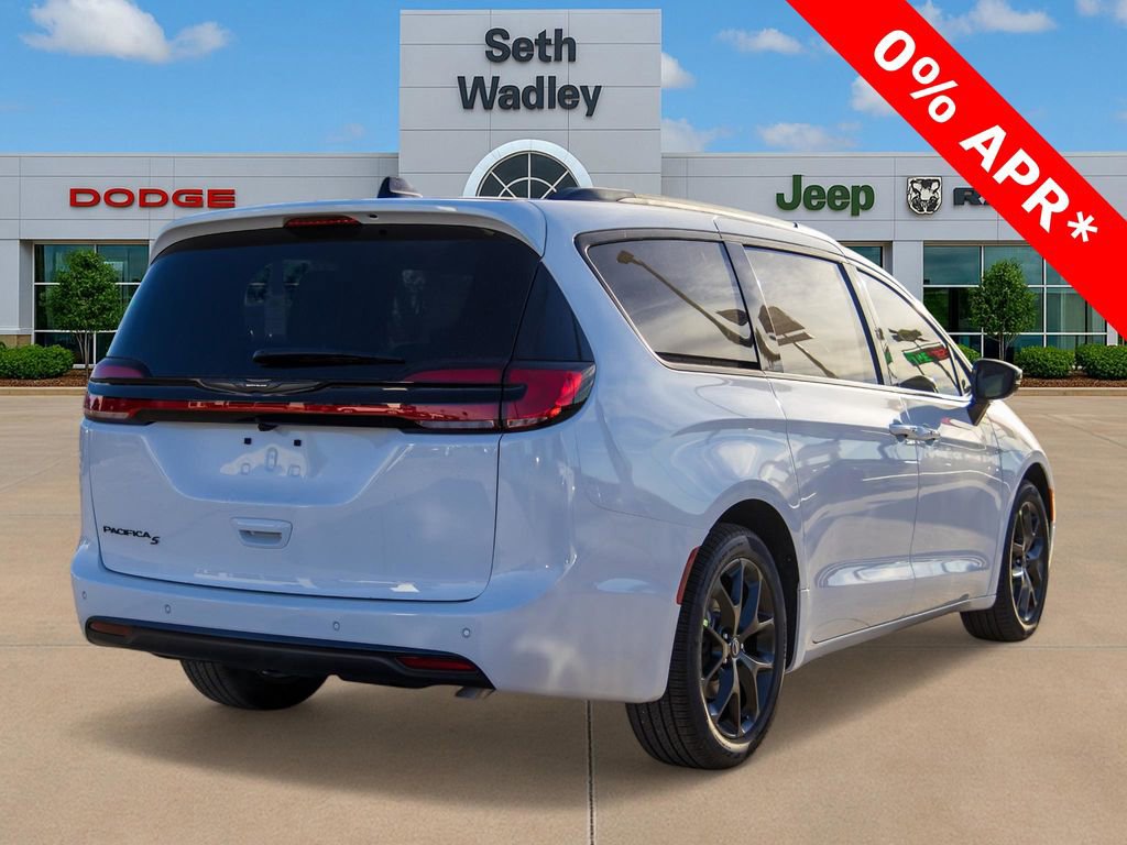 New 2026 Chrysler Pacifica Select w/ S Appearance Package image 7