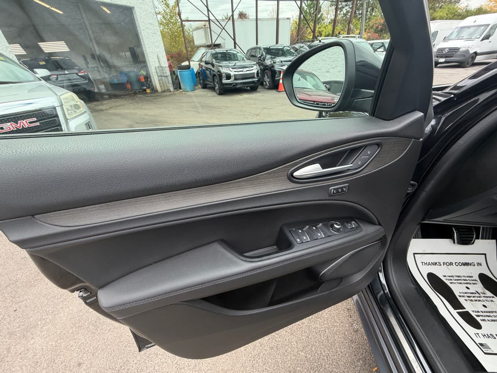 Used 2023 Alfa Romeo Stelvio Ti AWD/4WD image 12