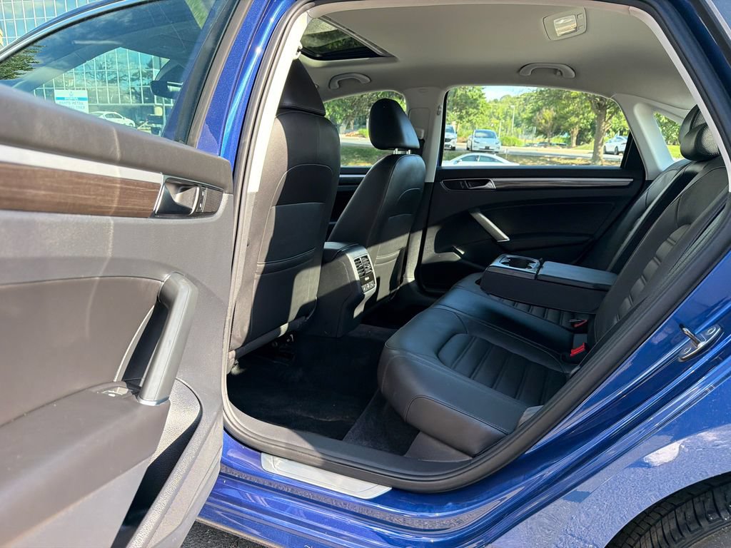 Used 2017 Volkswagen Passat 1.8T SEL Premium FWD image 16
