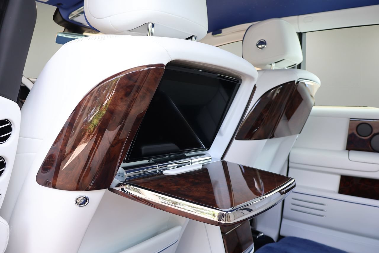 Certified 2023 Rolls-Royce Phantom Extended Wheelbase w/ Leather Finishing Pack RWD image 17