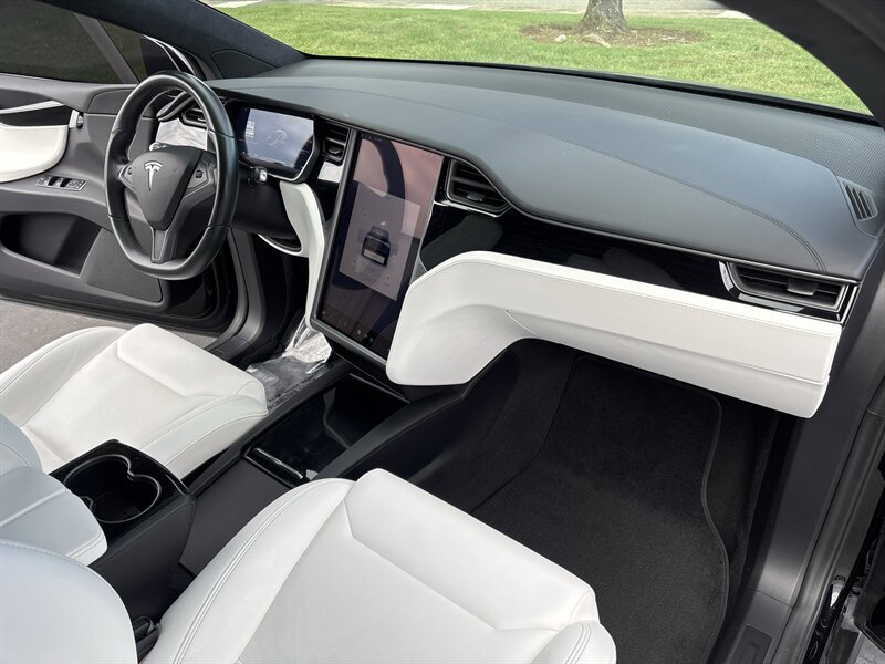 Used 2018 Tesla Model X 75D AWD/4WD image 36