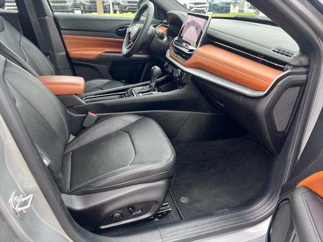 Certified 2025 Jeep Compass Limited w/ Elite Group AWD/4WD image 14
