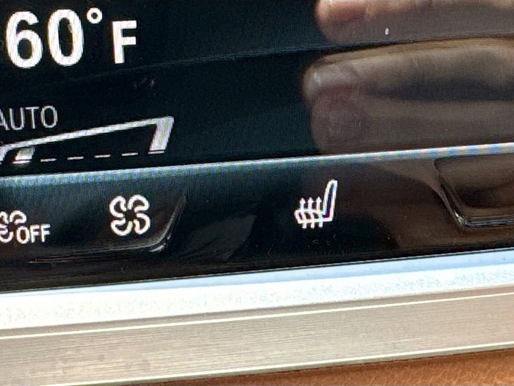 Used 2022 BMW 740i xDrive w/ Premium Package image 22