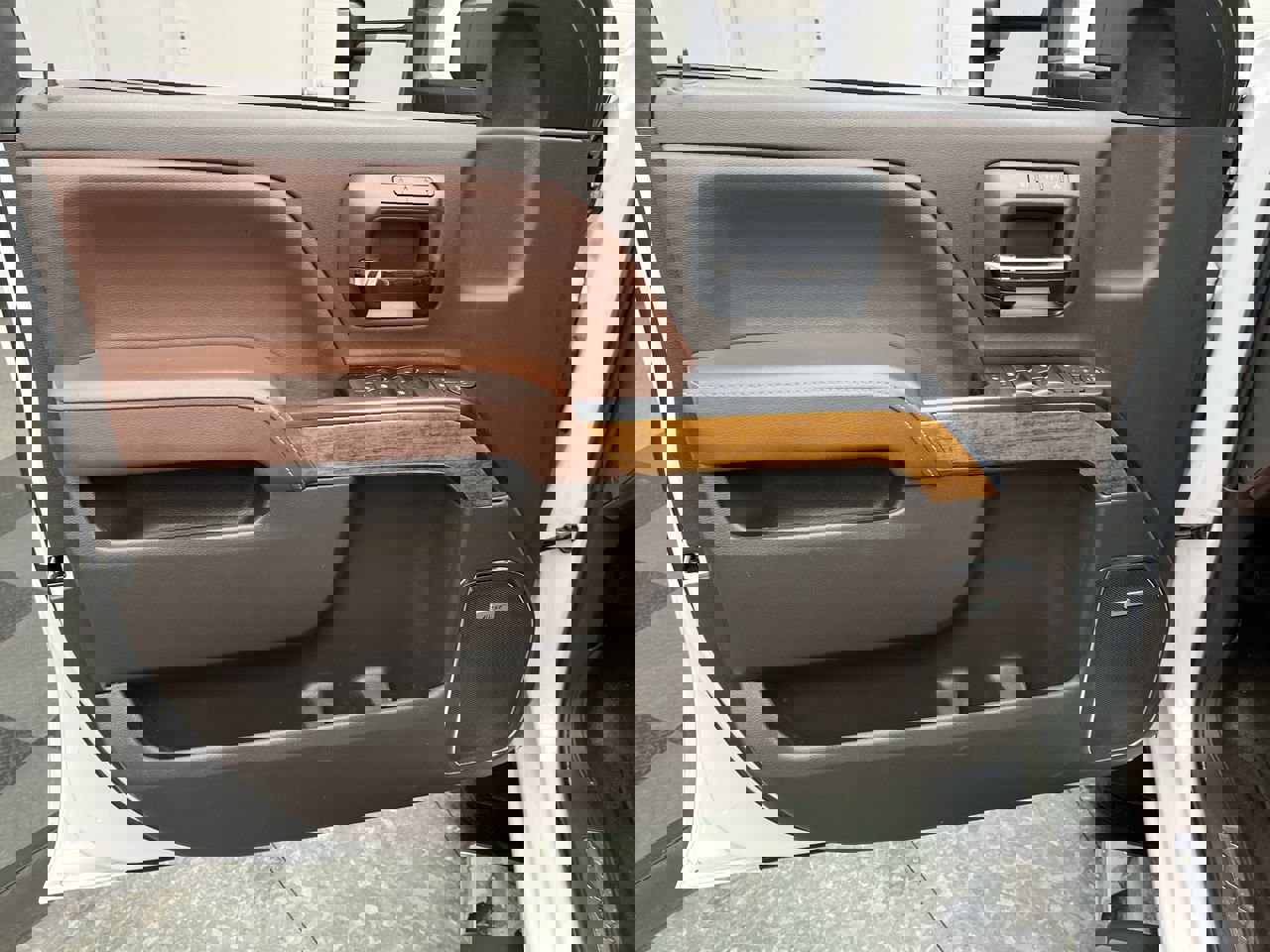 Used 2016 Chevrolet Silverado 2500 High Country w/ Duramax Plus Package image 8