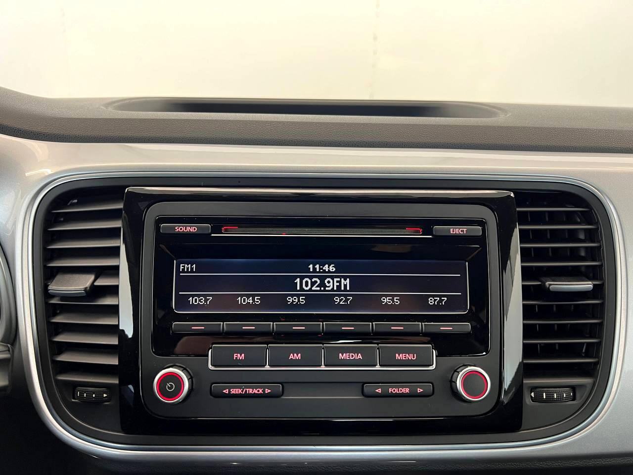 Used 2013 Volkswagen Beetle 2.5 image 17