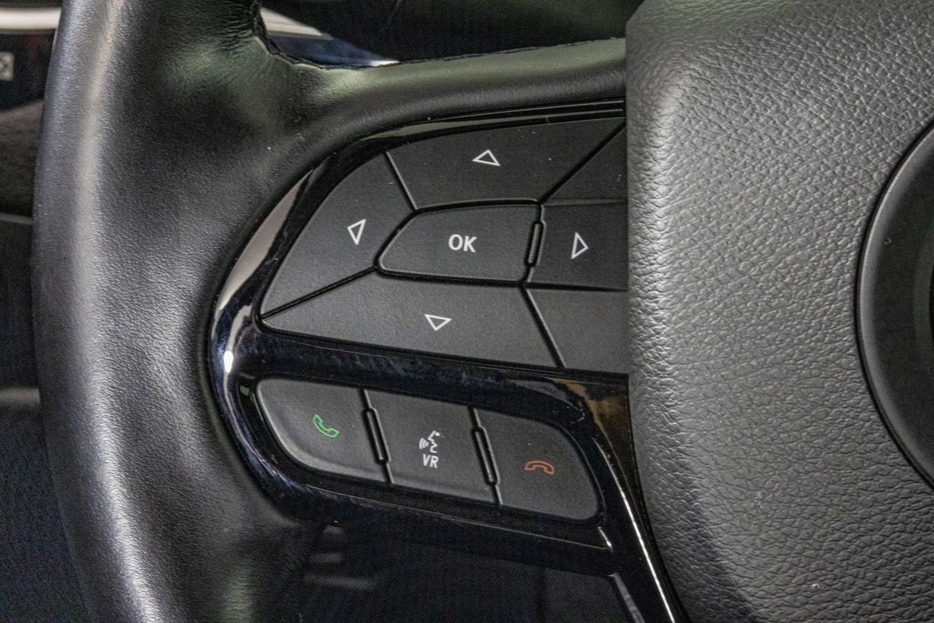 Used 2021 Jeep Cherokee Latitude Plus AWD/4WD image 31