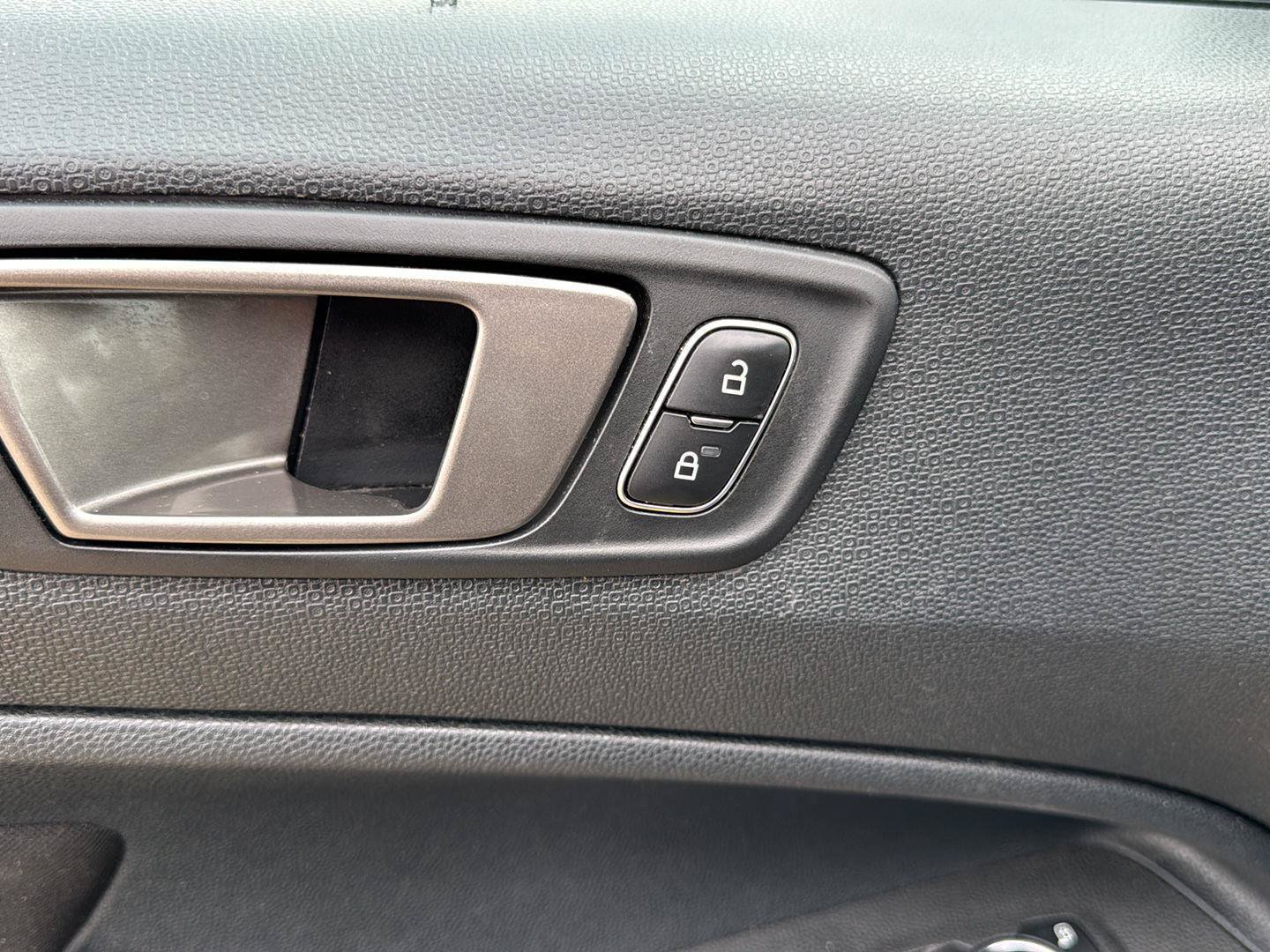 Used 2020 Ford EcoSport SE FWD image 16