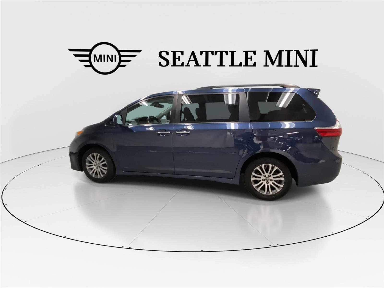 Used 2018 Toyota Sienna XLE image 7