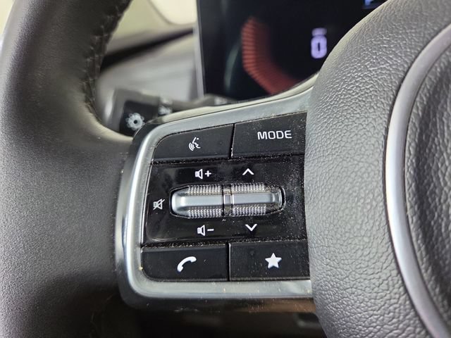 Certified 2025 Kia Carnival FWD image 21