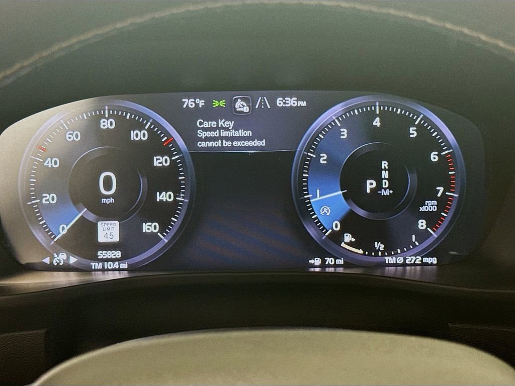 Used 2021 Volvo XC40 T5 R-Design image 13