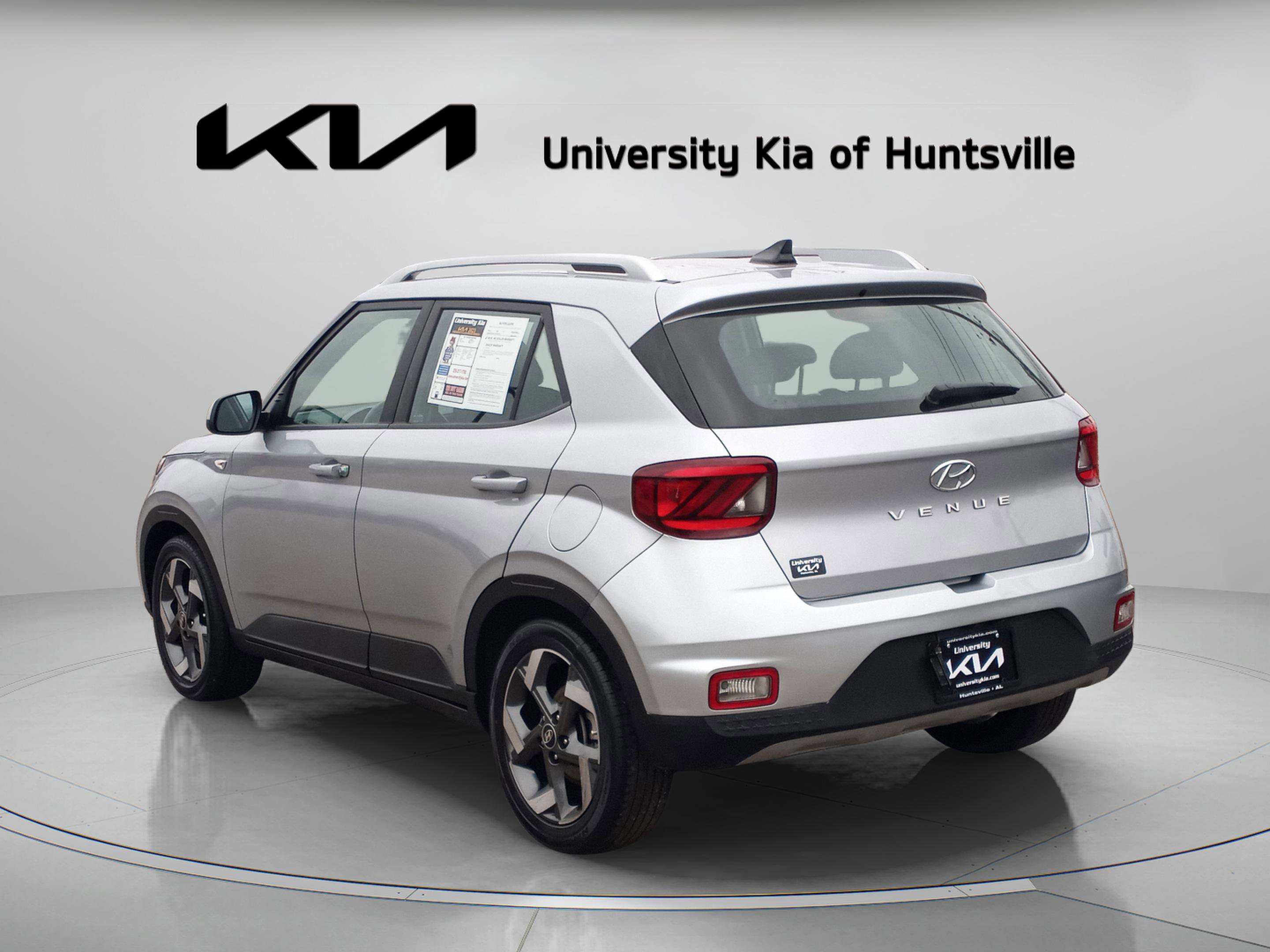 Used 2022 Hyundai Venue SEL w/ Cargo Package image 6