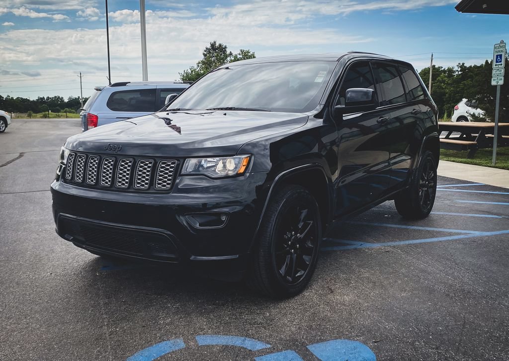 Used 2021 Jeep Grand Cherokee Laredo X AWD/4WD image 6