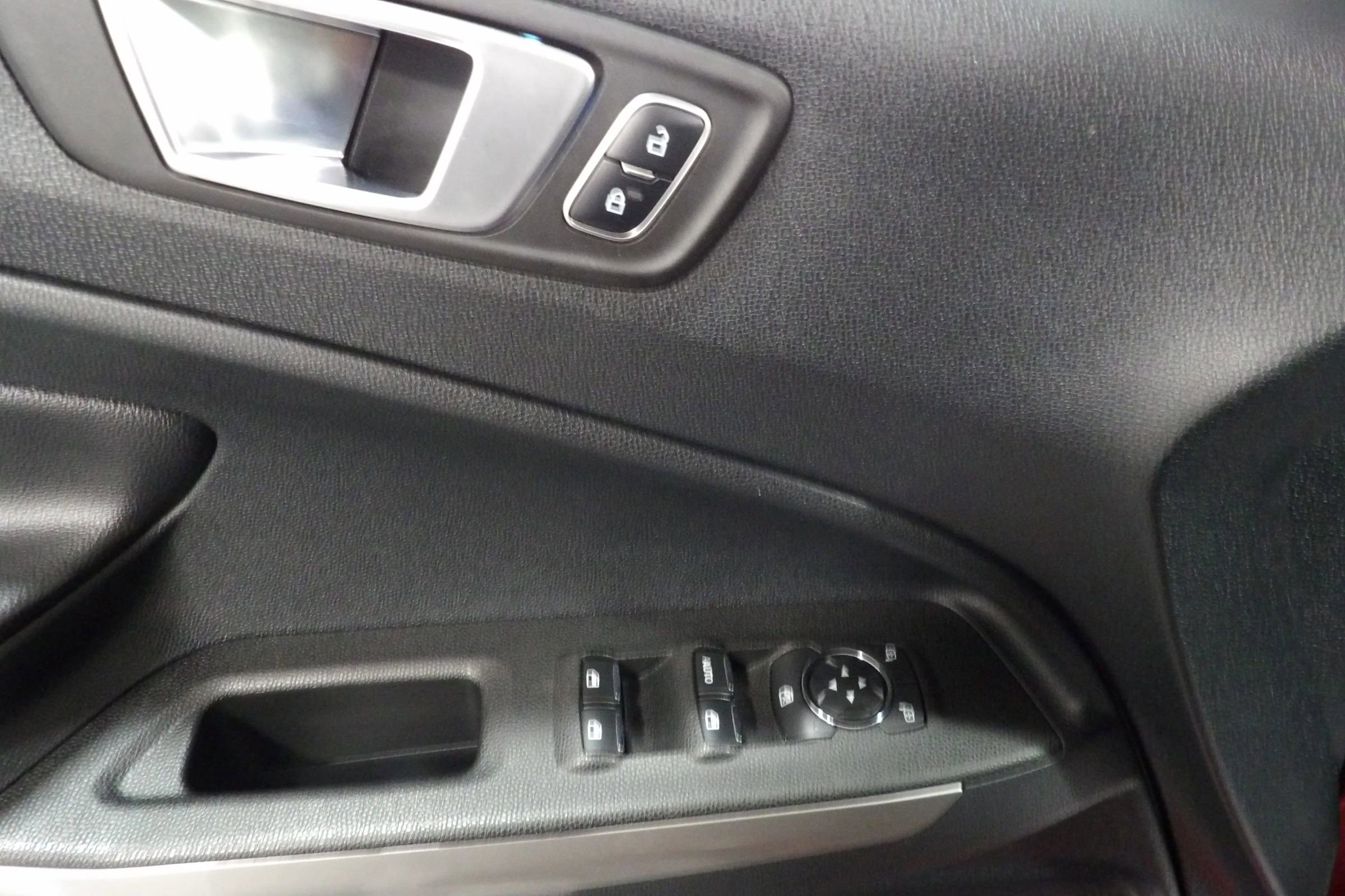 Used 2018 Ford EcoSport Titanium image 9