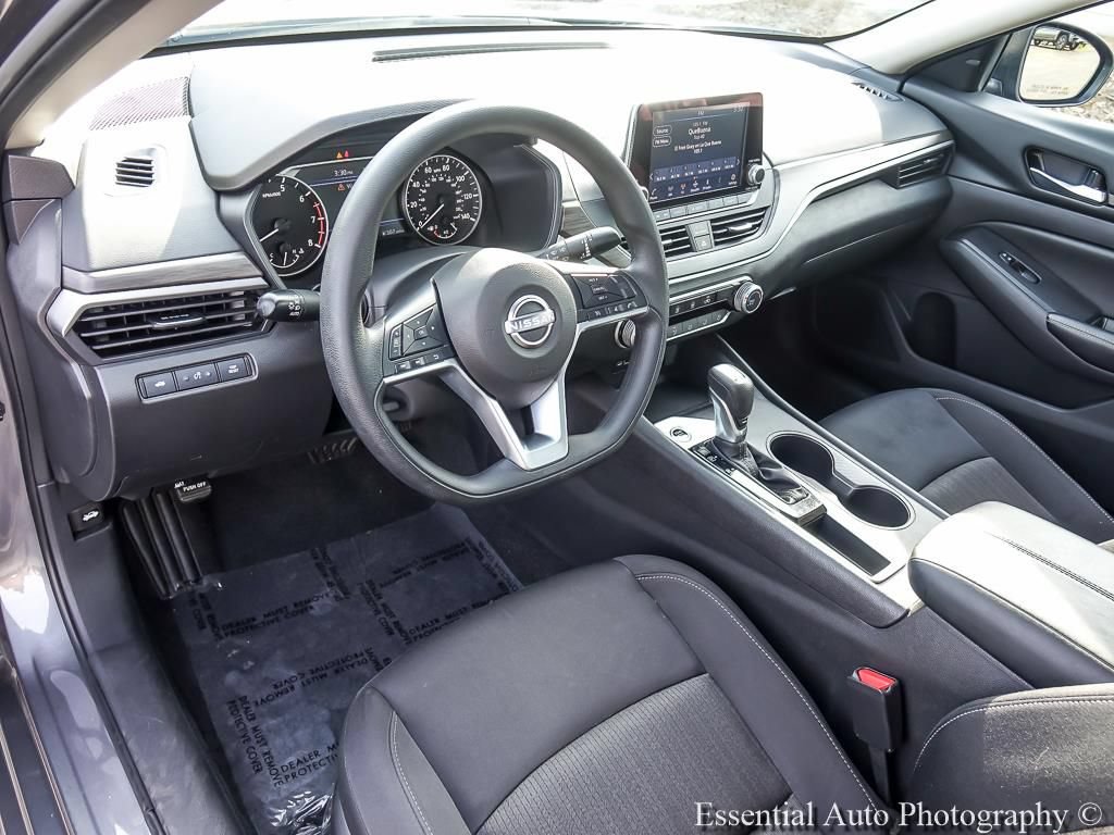 Used 2025 Nissan Altima 2.5 SV FWD image 11