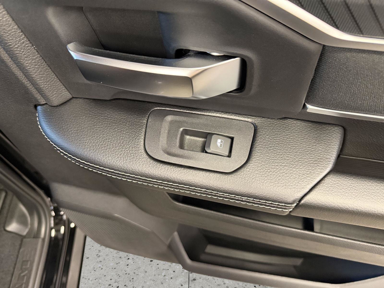 New 2026 RAM 2500 Big Horn AWD/4WD image 36