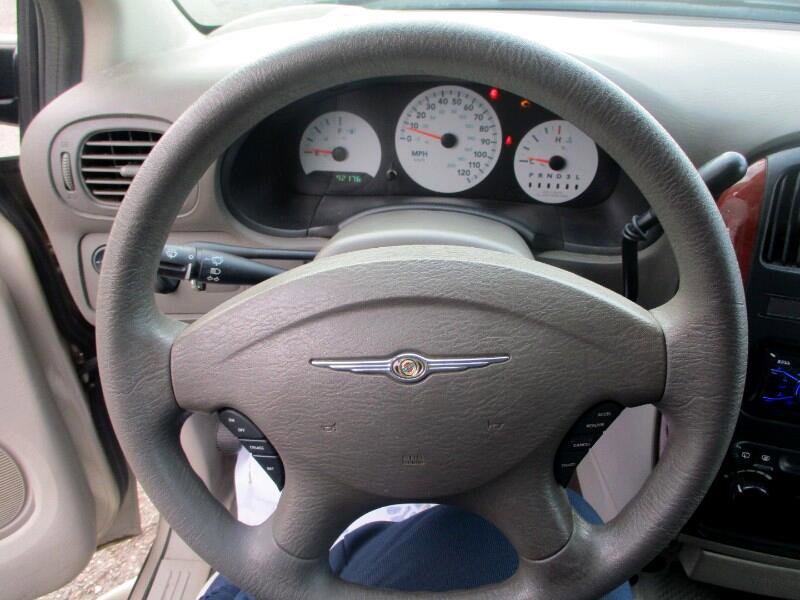Used 2005 Chrysler Town & Country LX w/ Popular Equipment Group I image 11