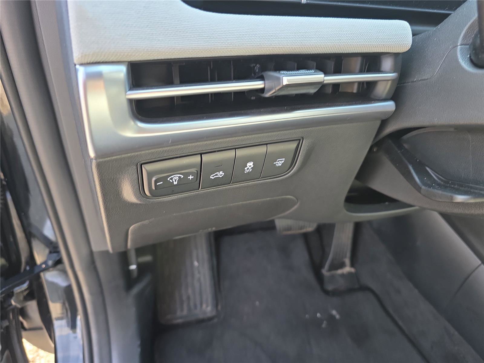Certified 2025 Hyundai Santa Cruz Limited AWD/4WD image 18