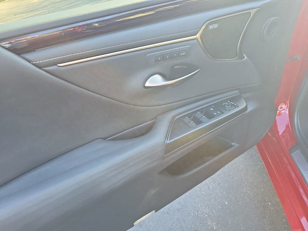 Used 2021 Lexus ES 300h w/ Accessory Package image 21